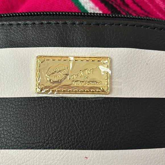 Betsey Johnson Signature Black & White Striped Luv Betsey Crossbody Wristlet - Picture 3 of 5